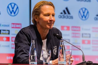 Bundestrainerin Martina Voss-Tecklenburg nominierte den vorläufigen Kader für die EM in England.