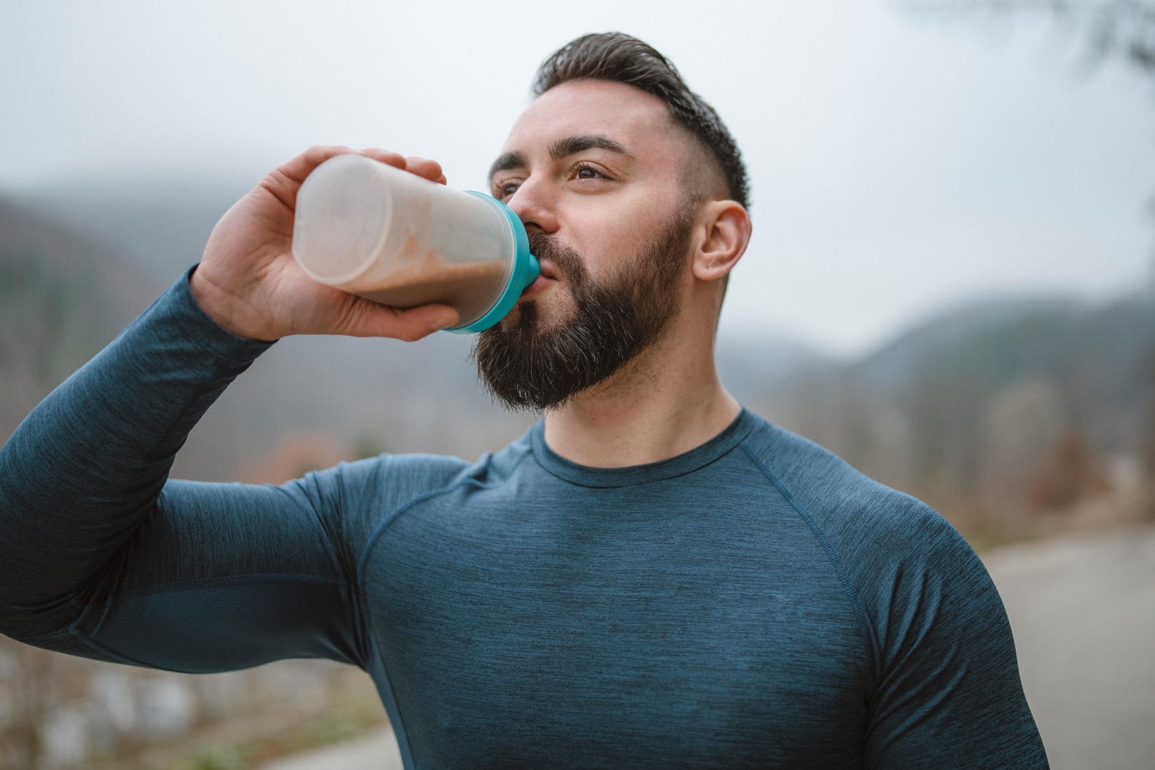 Eiweißshake (Symbolbild): Fitnesssportler haben einen erhöhten Bedarf an Protein.