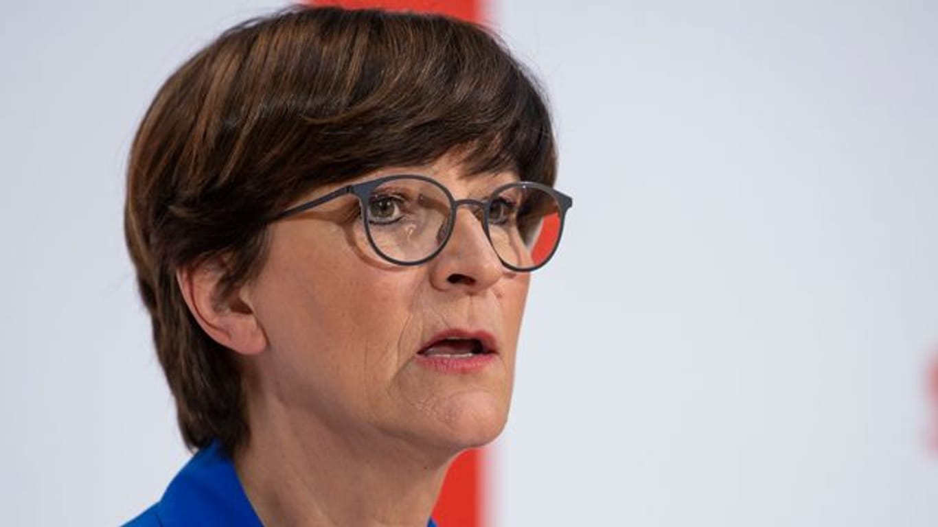 Verteidigt den Vorschlag für ein Klimageld ihres Parteikollegen Hubertus Heil: Saskia Esken, SPD-Bundesvorsitzende.