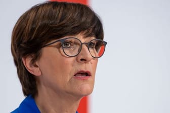 Verteidigt den Vorschlag für ein Klimageld ihres Parteikollegen Hubertus Heil: Saskia Esken, SPD-Bundesvorsitzende.