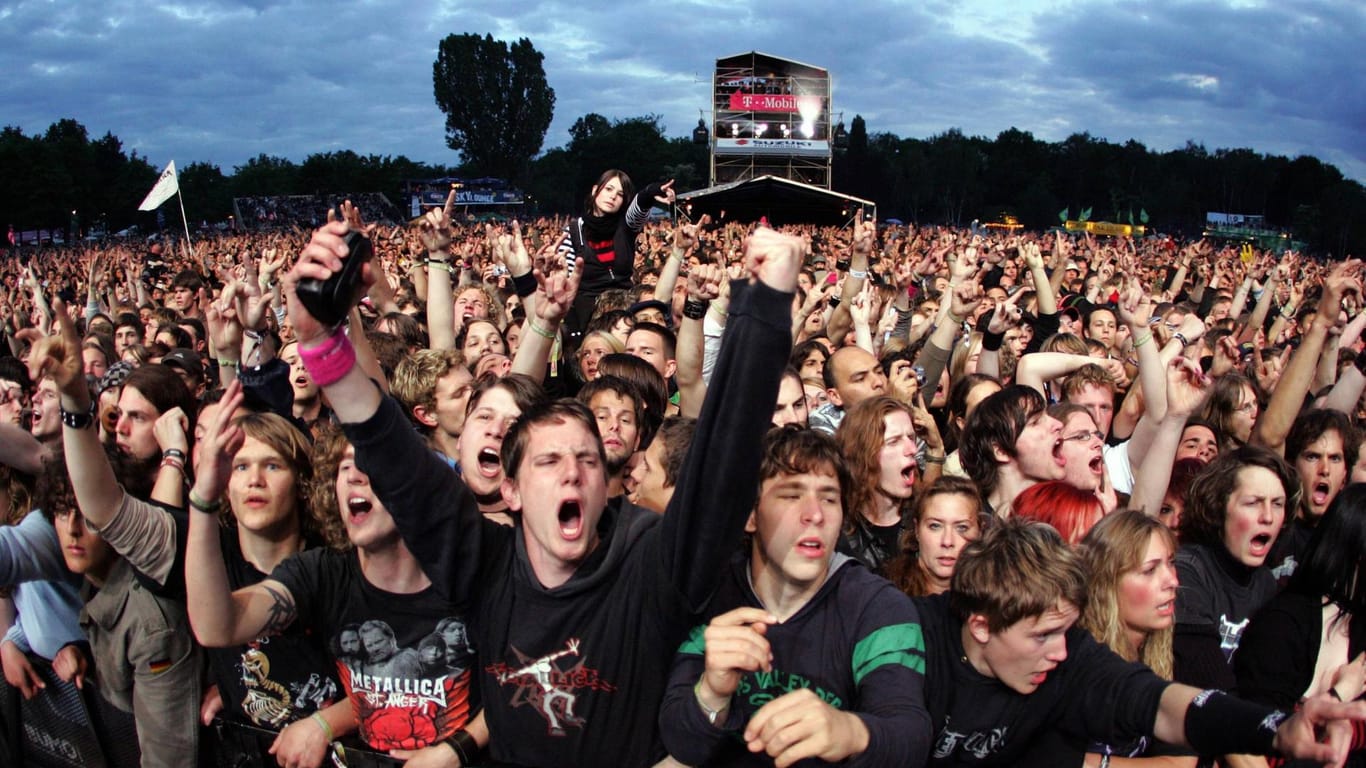 Festival-Publikum (Symbolbild): Nach zwei Jahren findet vom 3. bis 5. Juni wieder Rock im Park statt.