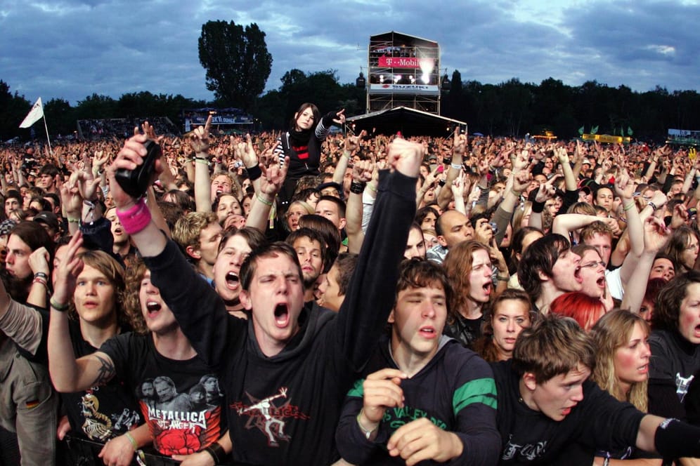 Festival-Publikum (Symbolbild): Nach zwei Jahren findet vom 3. bis 5. Juni wieder Rock im Park statt.