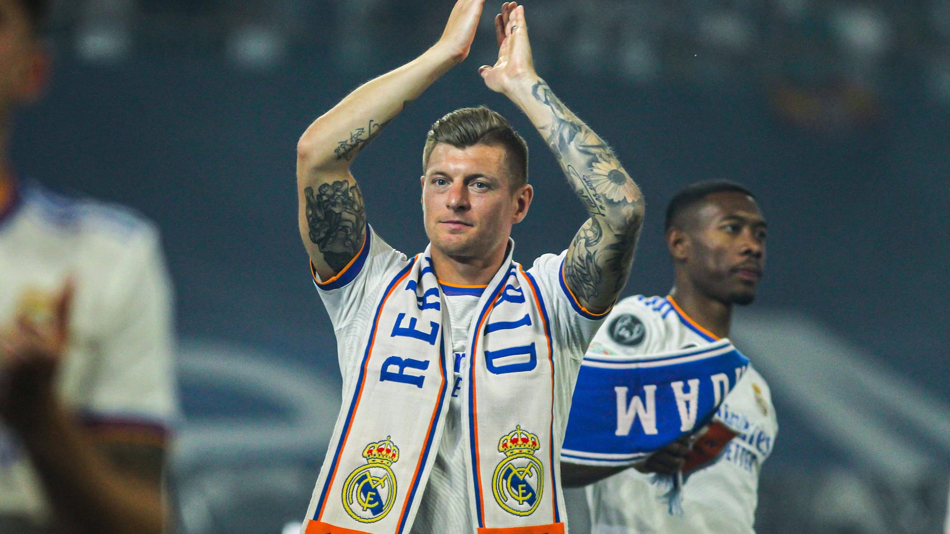 Toni Kroos brach nach dem Champions-League-Triumph mit Real Madrid am Samstag aus Frust ein Interview mit dem ZDF ab. Toni Kroos brach nach dem Champions-League-Triumph mit Real Madrid am Samstag aus Frust ein Interview mit dem ZDF ab.