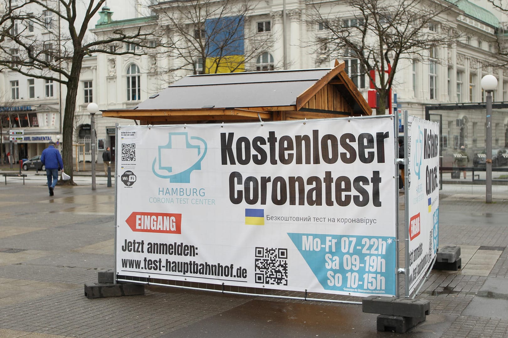 Ein Corona-Testzentrum in Hamburg (Archivbild): Mit einer vorgetäuschten Teststation ergaunerte sich ein Mann fast sechs Millionen.