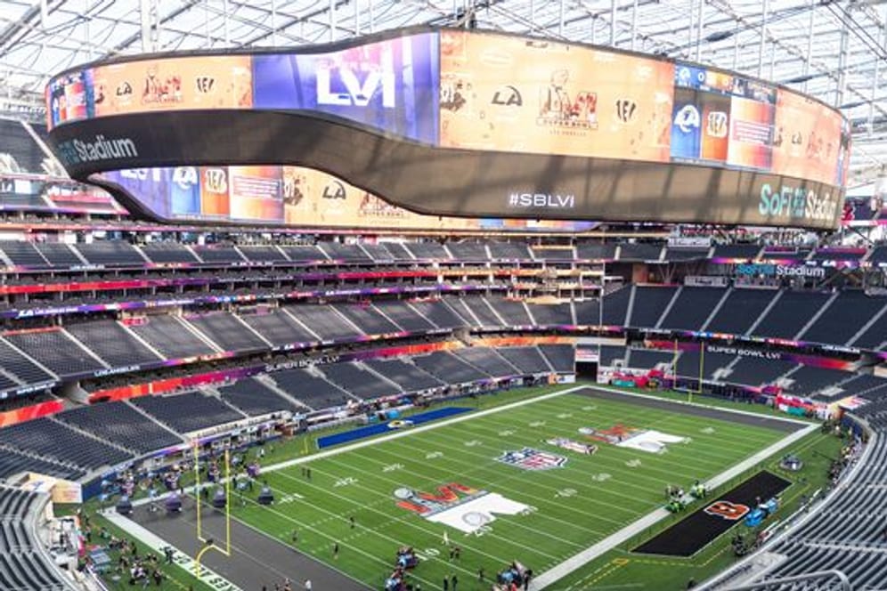 Ein Vorbild für den Fußball? Für den Super Bowl LVI sollte die größte LED-Videowall der Welt den Zuschauern ein modernes Stadionerlebnis bieten.