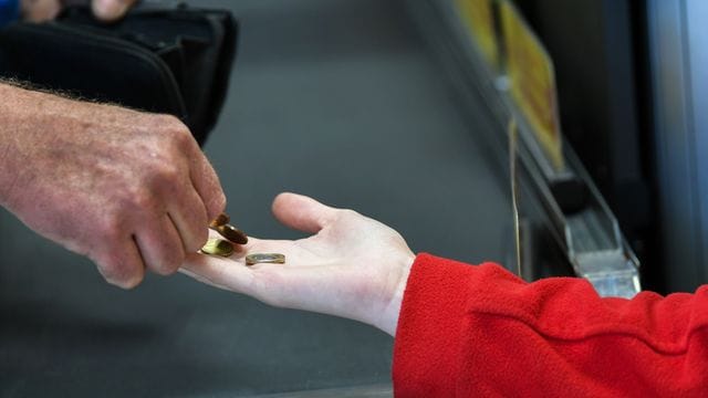 Ein Job an der Supermarktkasse kann als Minijob zählen.