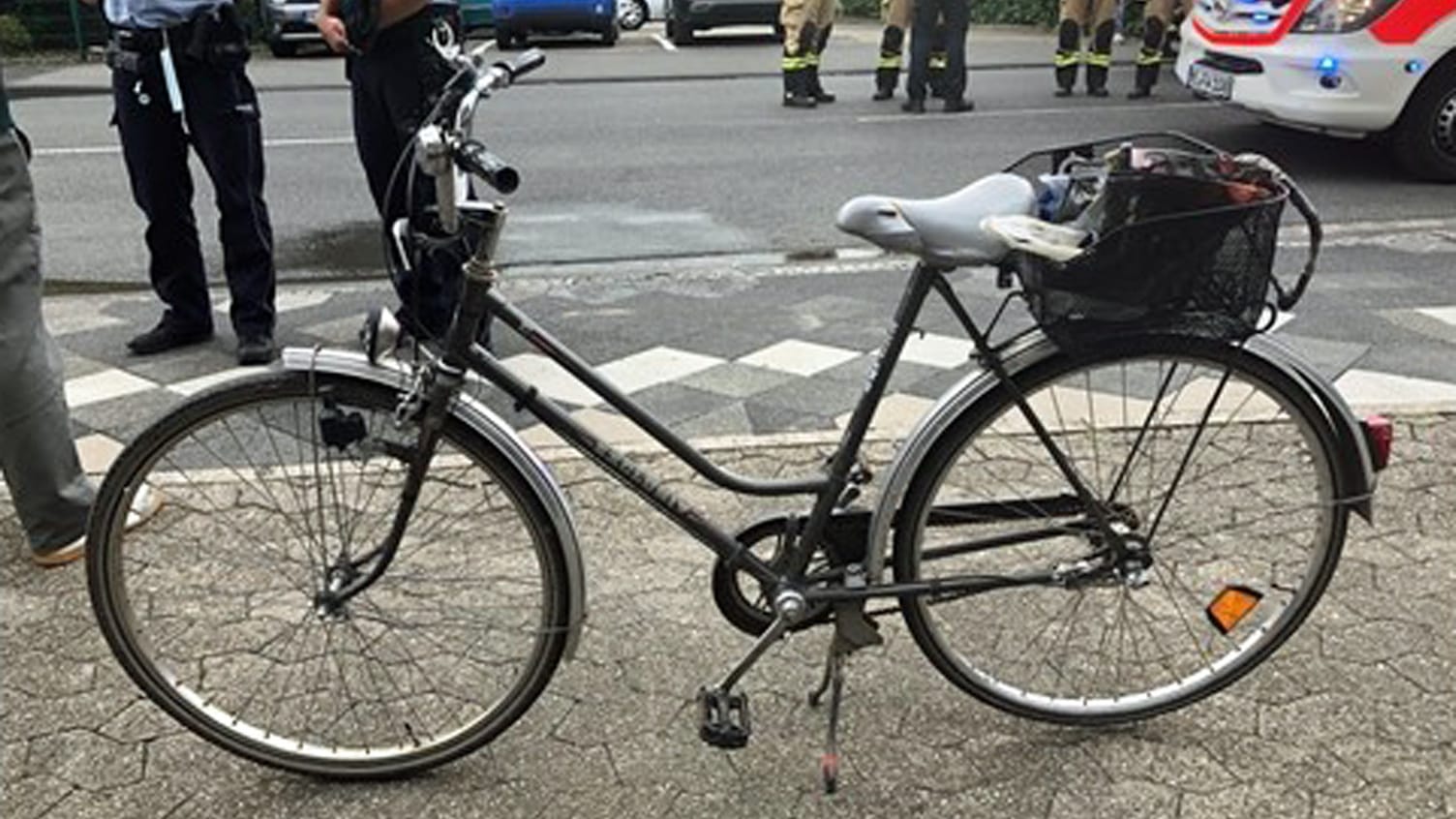 Das Fahrrad der Frau: Wer kennt die Besitzerin?