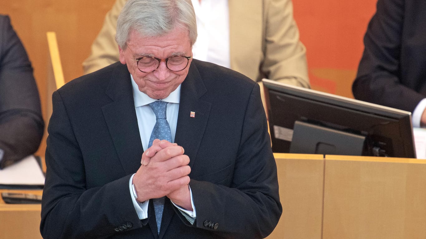 Volker Bouffier (CDU), ehemaliger Ministerpräsident von Hessen, bedankt sich vor der Wahl des neuen Ministerpräsidenten.