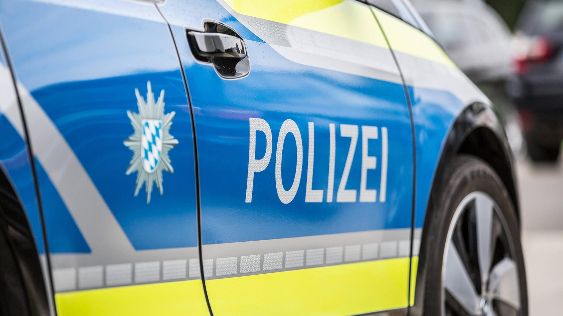 Polizeiauto (Symbolbild): Die Polizei sucht den unbekannten Tierquäler aus Celle. Polizeiauto (Symbolbild): Die Polizei sucht den unbekannten Tierquäler aus Celle.