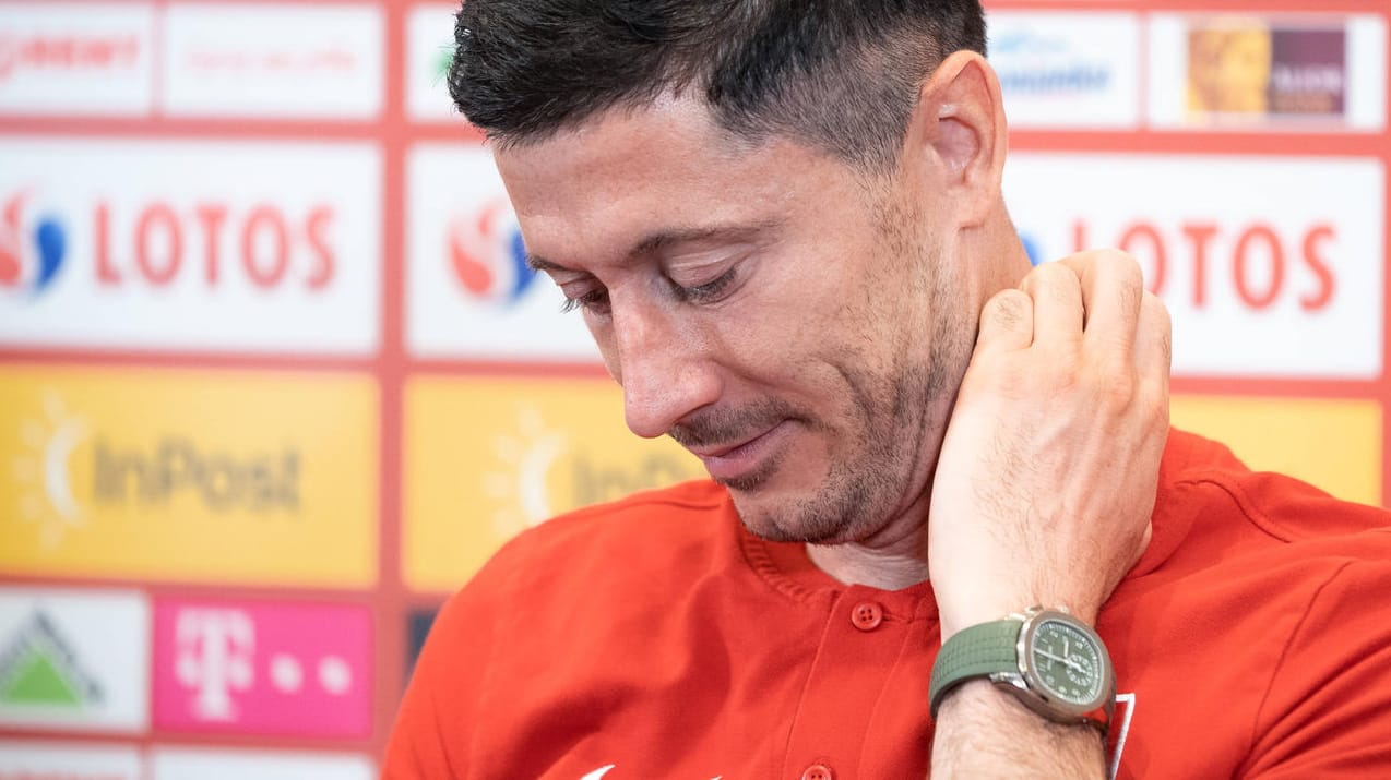 Robert Lewandowski: Bei einer Pressekonferenz der polnischen Nationalelf verkündete der Stürmer, dass er den FC Bayern verlassen will.