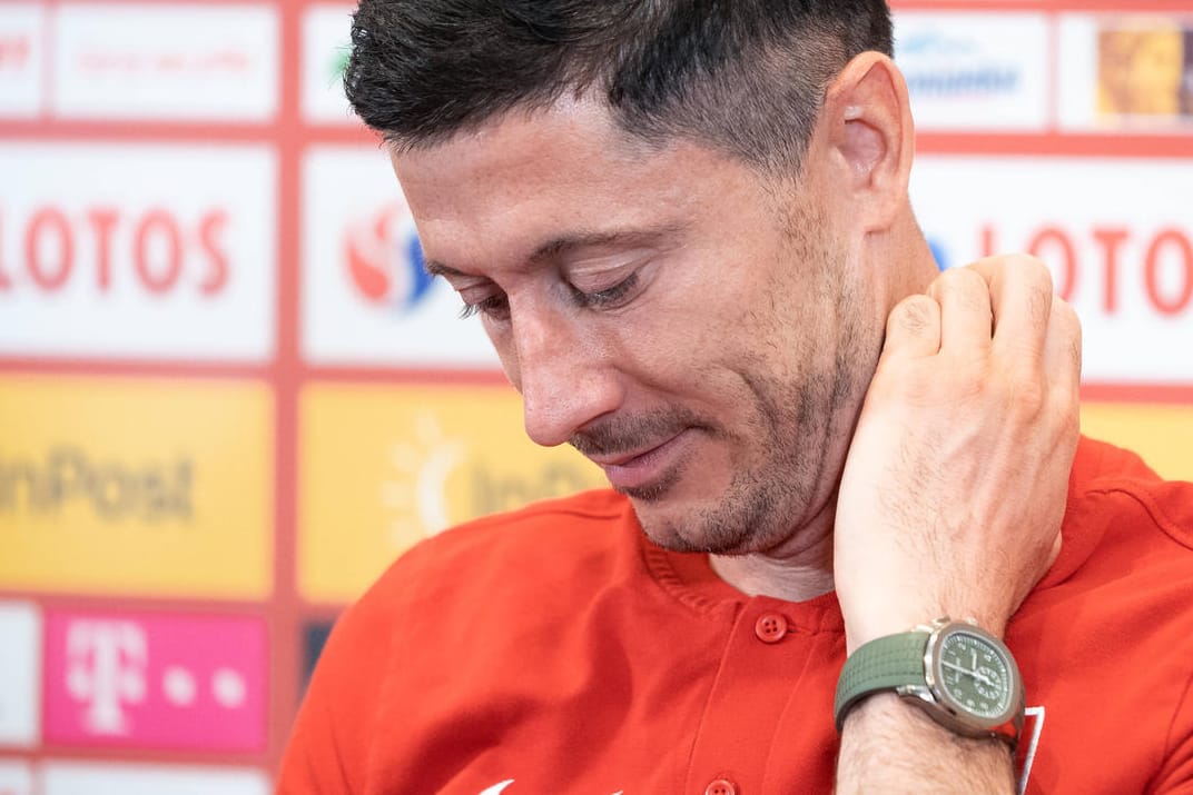 Robert Lewandowski: Bei einer Pressekonferenz der polnischen Nationalelf verkündete der Stürmer, dass er den FC Bayern verlassen will.