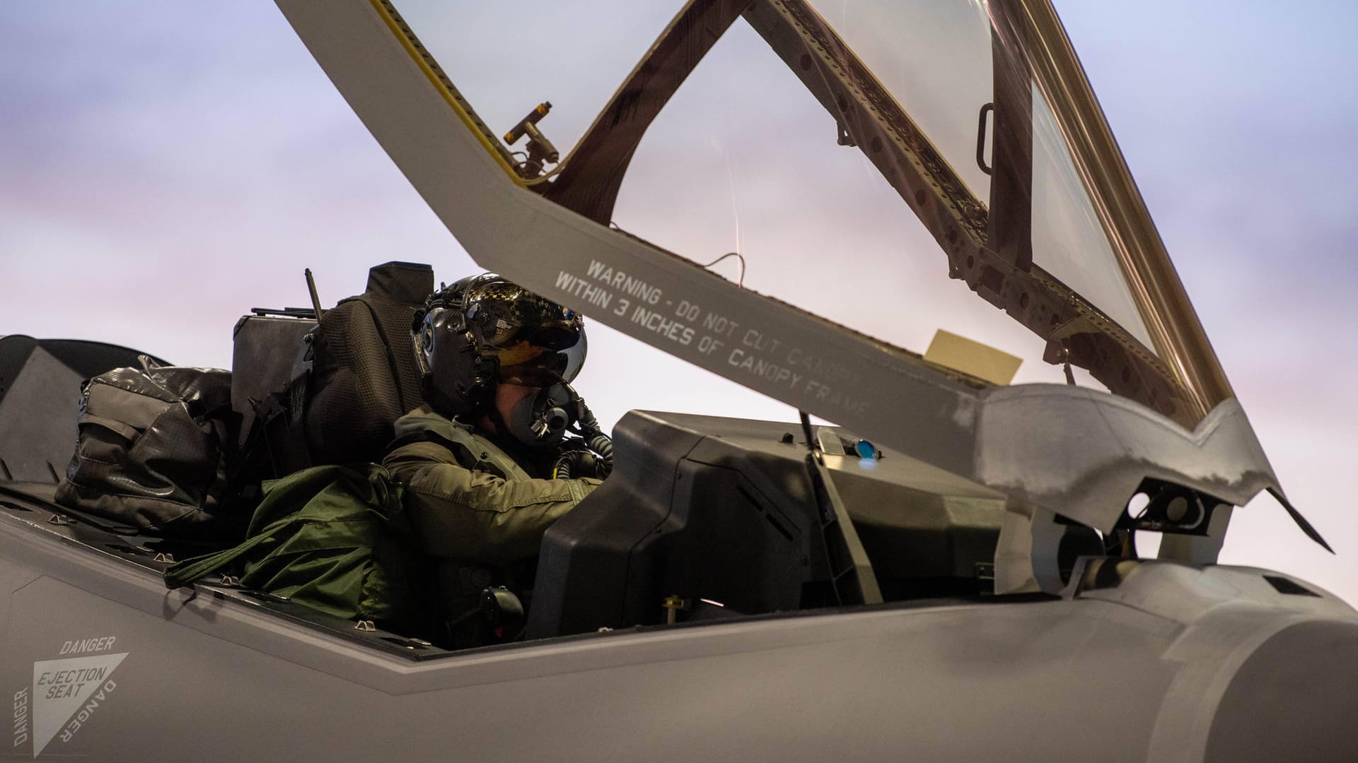 Eine F-35A Lightning II auf einem Luftwaffenstützpunkt in den USA.