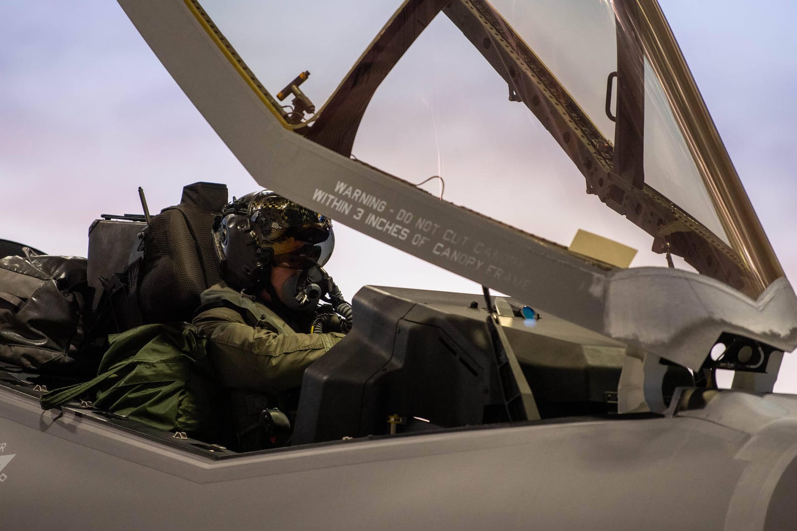 Eine F-35A Lightning II auf einem Luftwaffenstützpunkt in den USA.