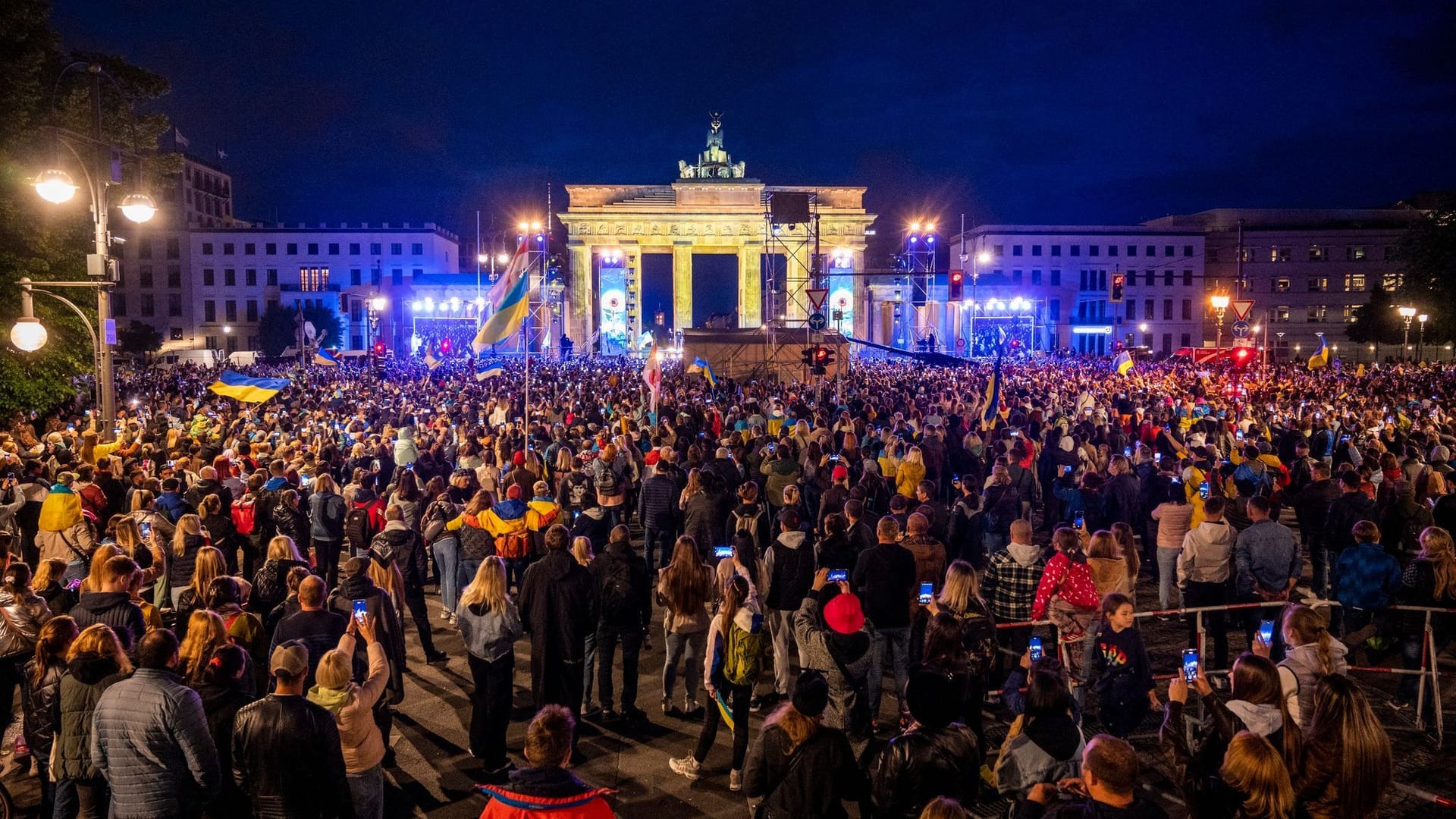 «Save Ukraine - #StopWar» am Brandenburger Tor