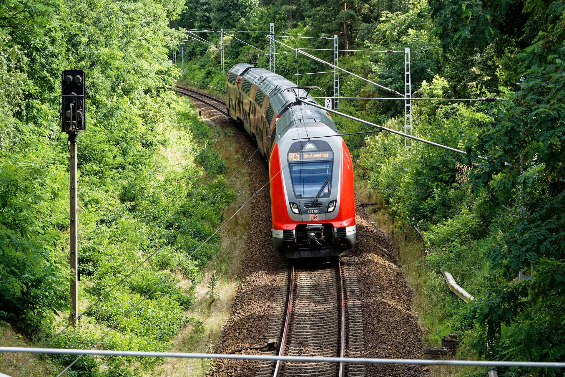 Eine Regionalbahn (Archiv): Um die Gültigkeit des 9-Euro-Tickets hatte es Verwirrung gegeben.