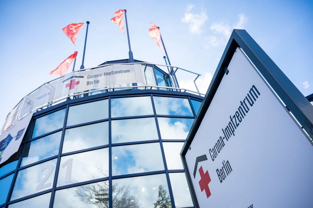 Mehr als 100 Straftaten in Berliner Impfzentren