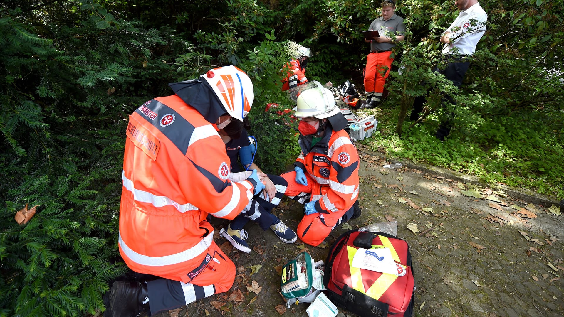 Johanniter leisten Erste Hilfe beim Wettbewerb in Essen: 500 Retter treten gegeneinander an. Johanniter leisten Erste Hilfe beim Wettbewerb in Essen: 500 Retter treten gegeneinander an.