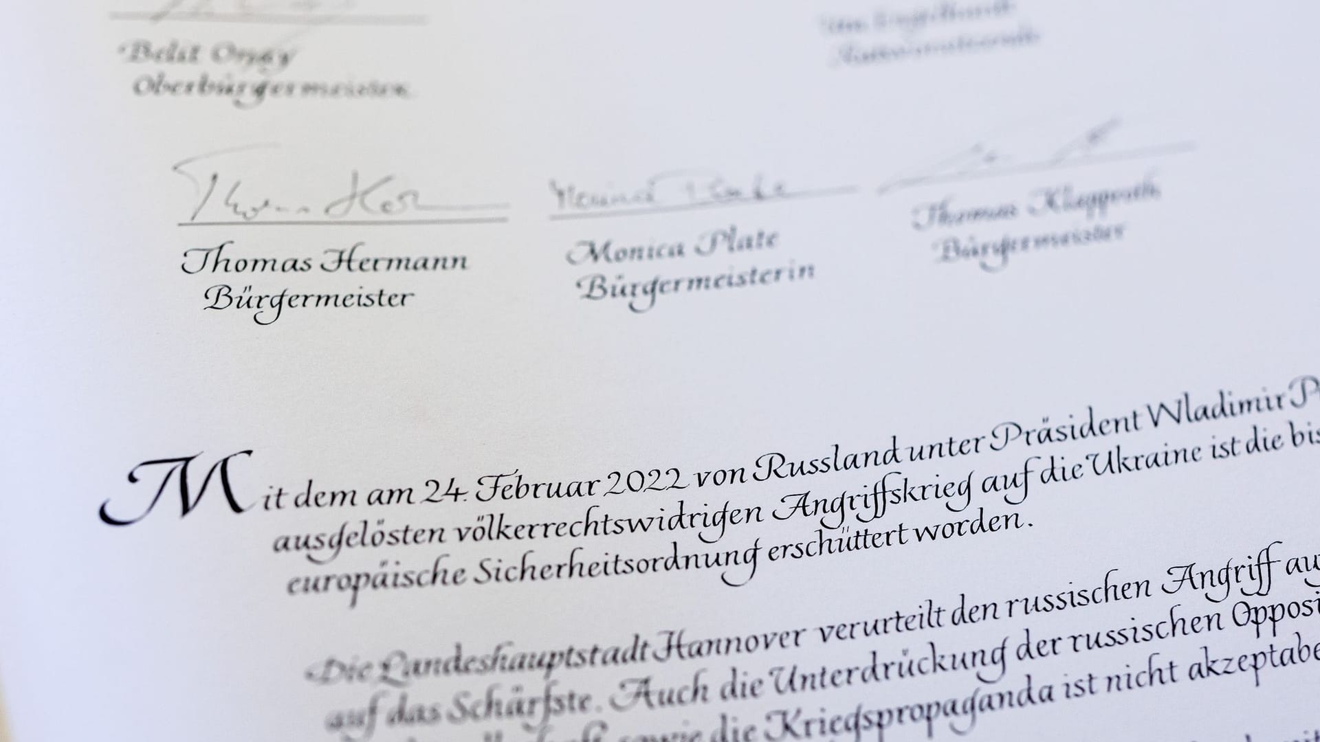 Oberbürgermeister Onay unterzeichnet Resolution Oberbürgermeister Onay unterzeichnet Resolution
