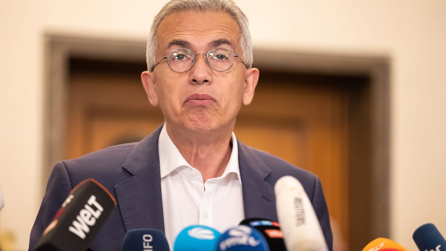 Frankfurt am Main Parteien starten gemeinsame Kampagne zu FeldmannAbwahl Frankfurt am Main Parteien starten gemeinsame Kampagne zu FeldmannAbwahl