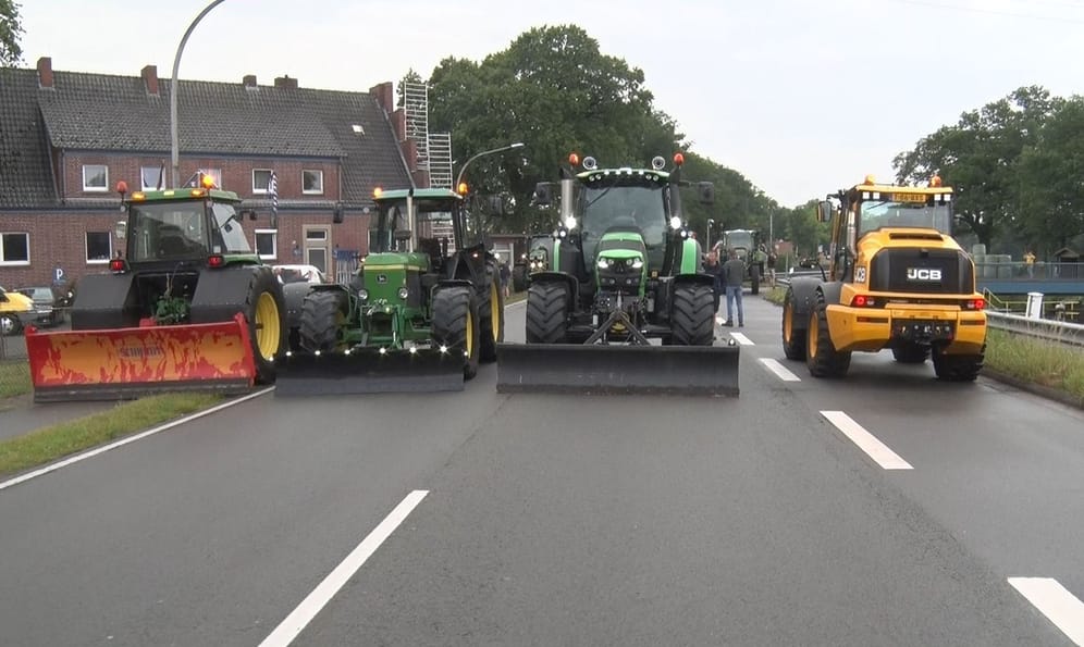 Niederländische Bauern blockieren Grenzübergänge