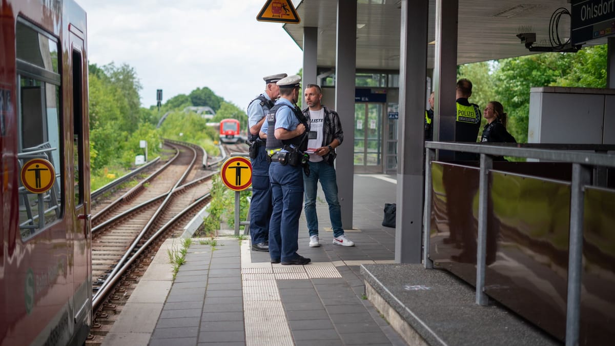 Hamburg-Ohlsdorf: Radfahrer Stirbt Nach Sturz In Gleis – Polizei Sucht ...