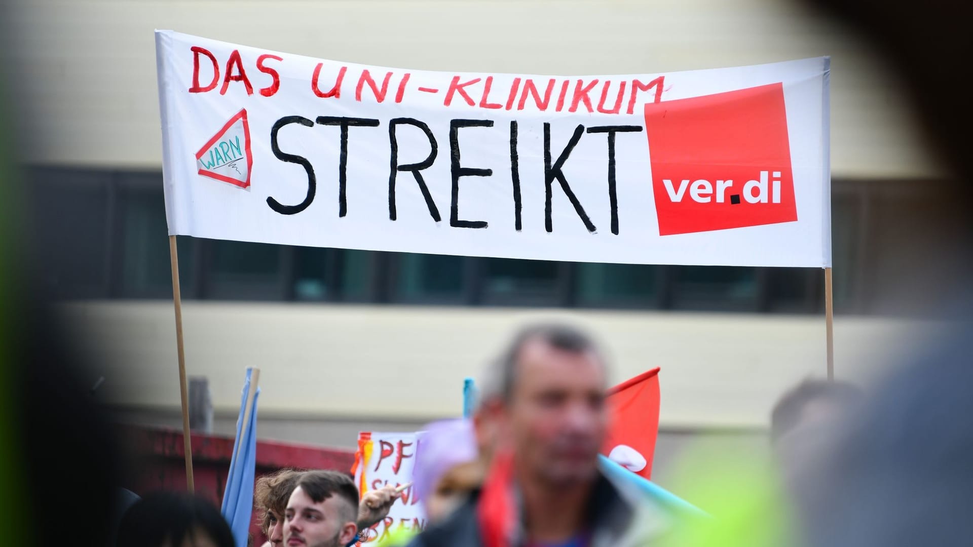 Warnstreiks an Unikliniken Warnstreiks an Unikliniken