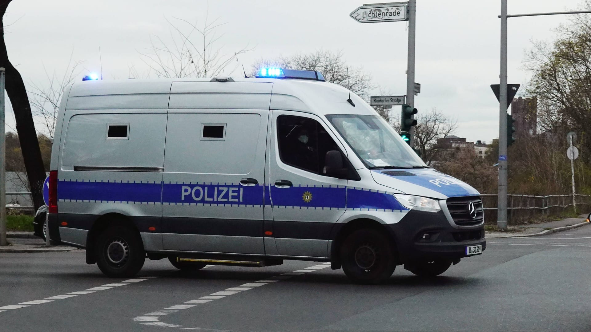 Polizeieinsatz in Berlin (Symbolfoto): In Lichtenberg durchsuchte die Polizei ein Einkaufszentrum. Polizeieinsatz in Berlin (Symbolfoto): In Lichtenberg durchsuchte die Polizei ein Einkaufszentrum.