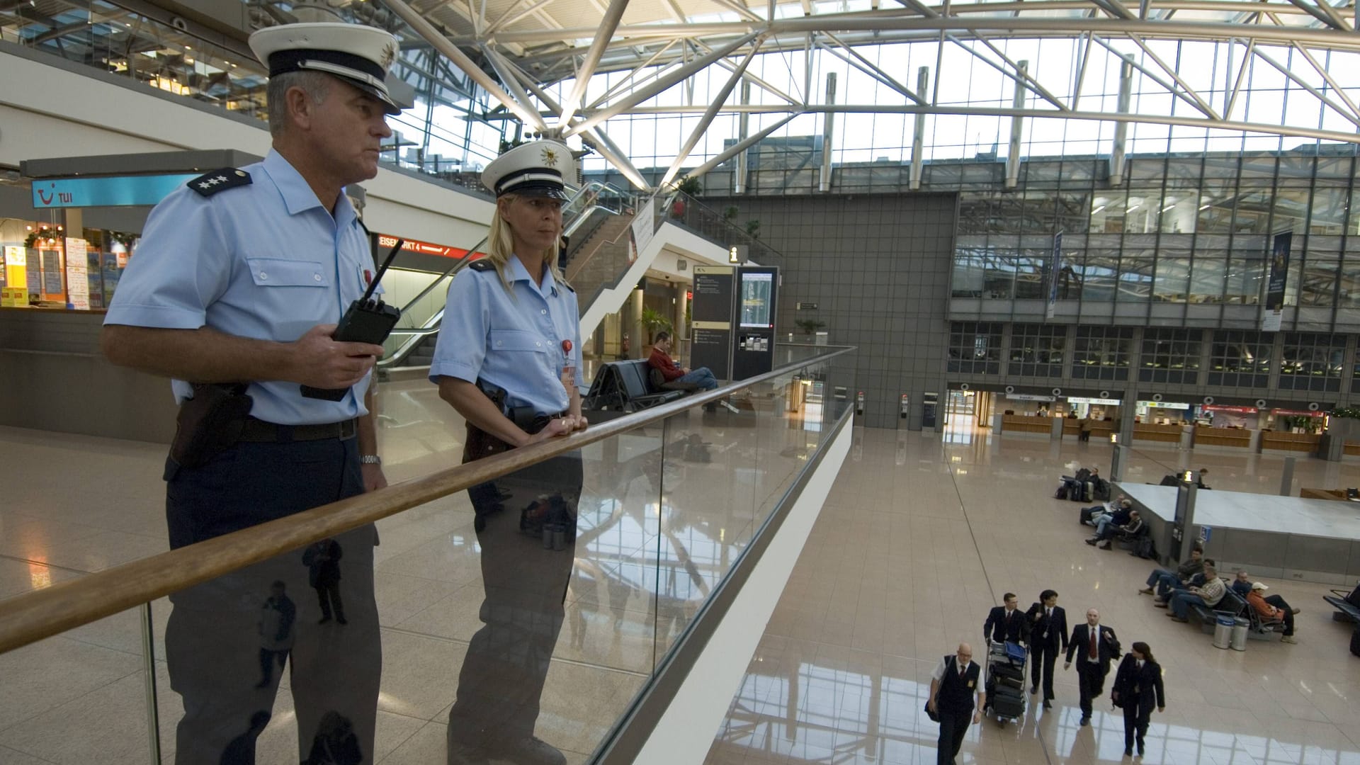 Die Polizei am Hamburger Flughafen (Symbolbild).