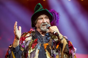Fritz Schopps, alias "Et Rumpelstilzje", bei einem Auftritt in der Lachenden Kölnarena: Der kürzlich verstorbene Karnevalist war als Büttenredner bundesweit bekannt.