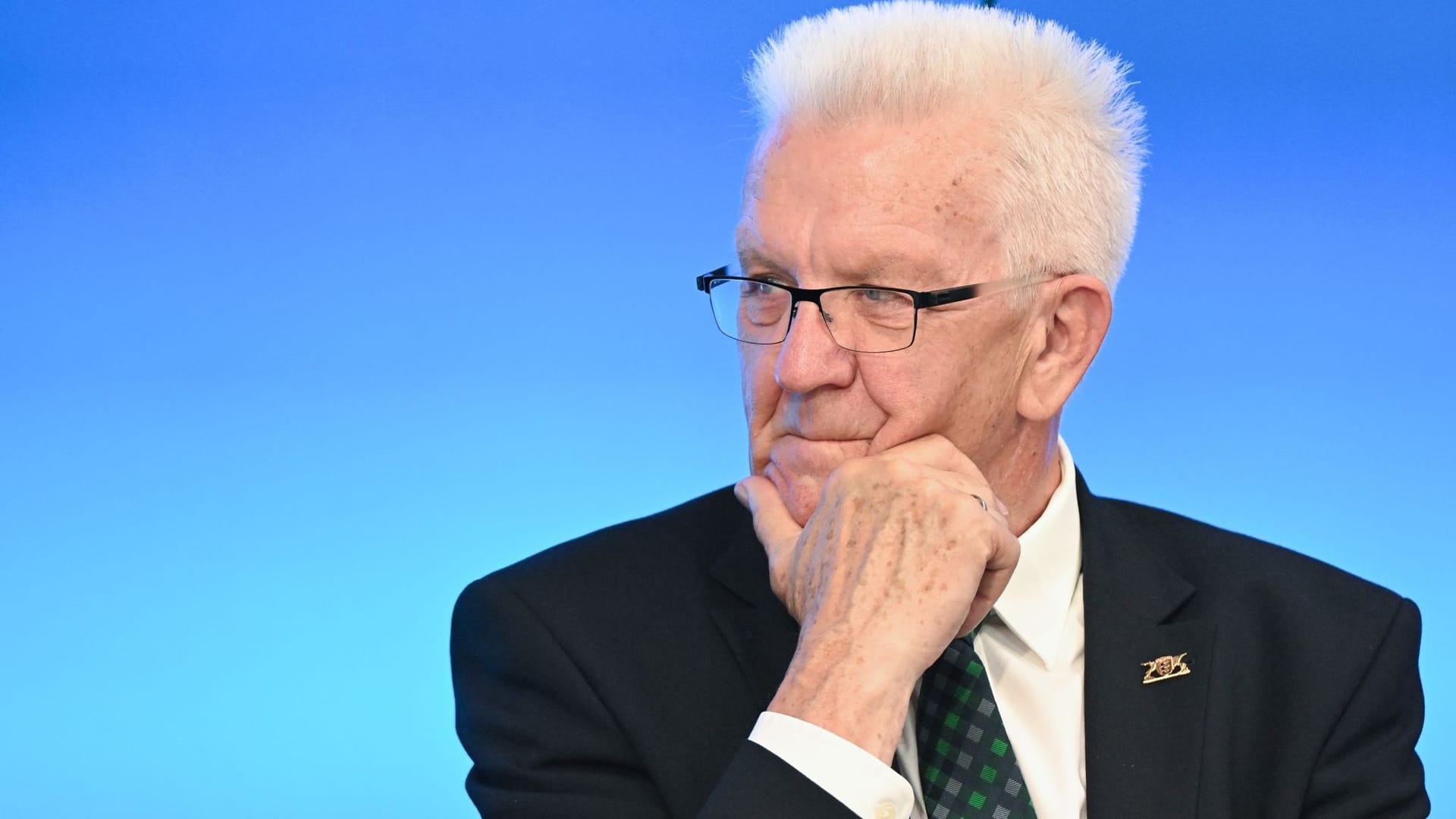 Winfried Kretschmann (Archivbild): Der Ministerpräsident fordert die anderen Parteien auf, "mal über den Schatten zu springen". Winfried Kretschmann (Archivbild): Der Ministerpräsident fordert die anderen Parteien auf, "mal über den Schatten zu springen".