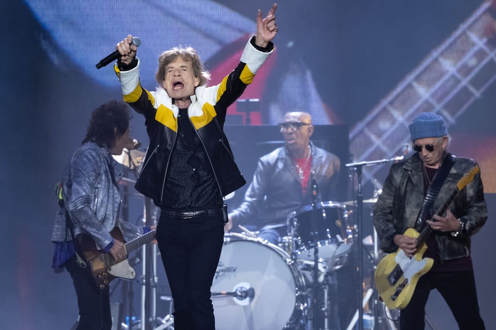 Die Rolling Stones auf der Bühne: Gitarrist Ron Wood (l-r), Sänger Mick Jagger, Schlagzeuger Steve Jordan und Gitarrist Keith Richards.
