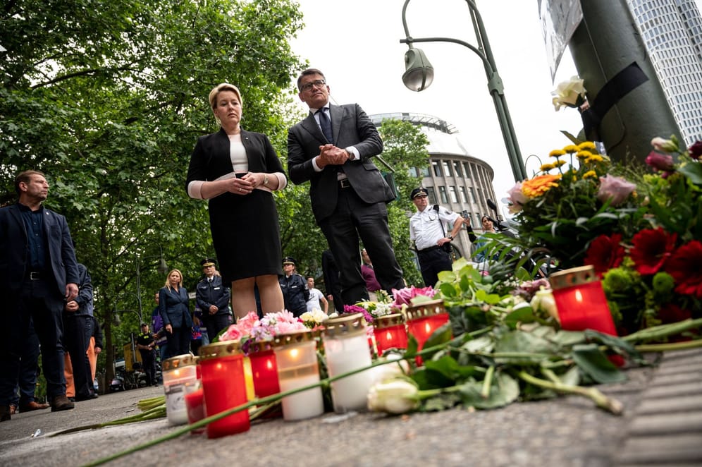 Auto fährt in Berlin in Menschenmenge - Gedenken an Opfer