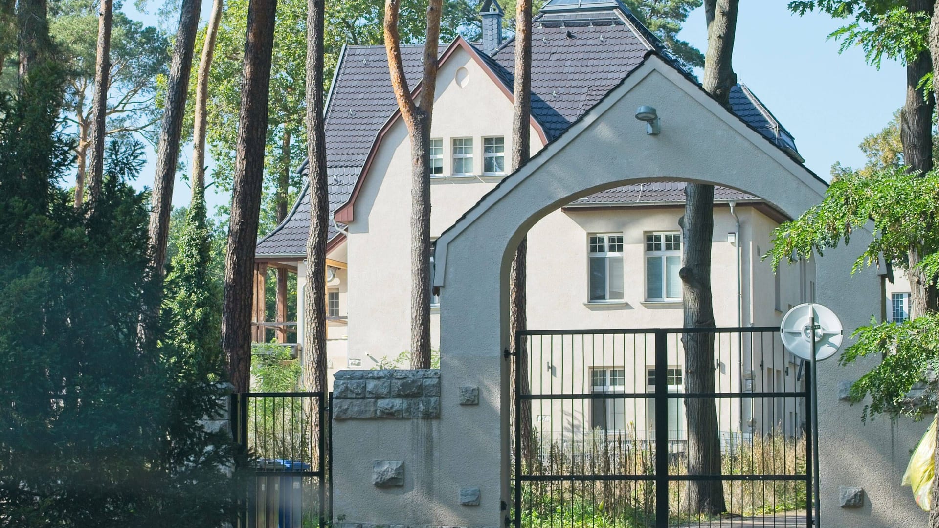 Villa in Kleinmachnow: Sie wurde als eine von dreien am Mittwoch versteigert.