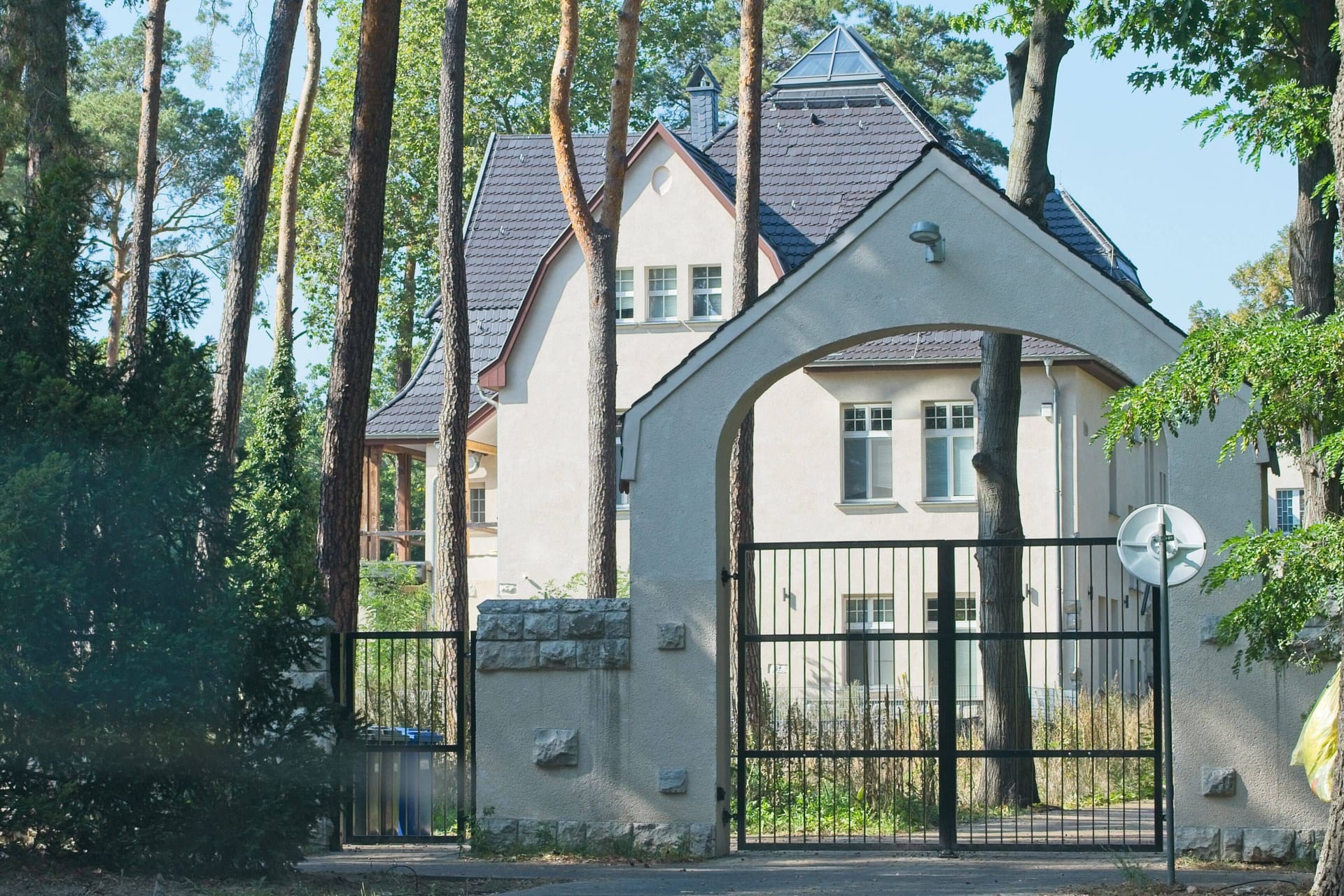 Villa in Kleinmachnow: Sie wurde als eine von dreien am Mittwoch versteigert.