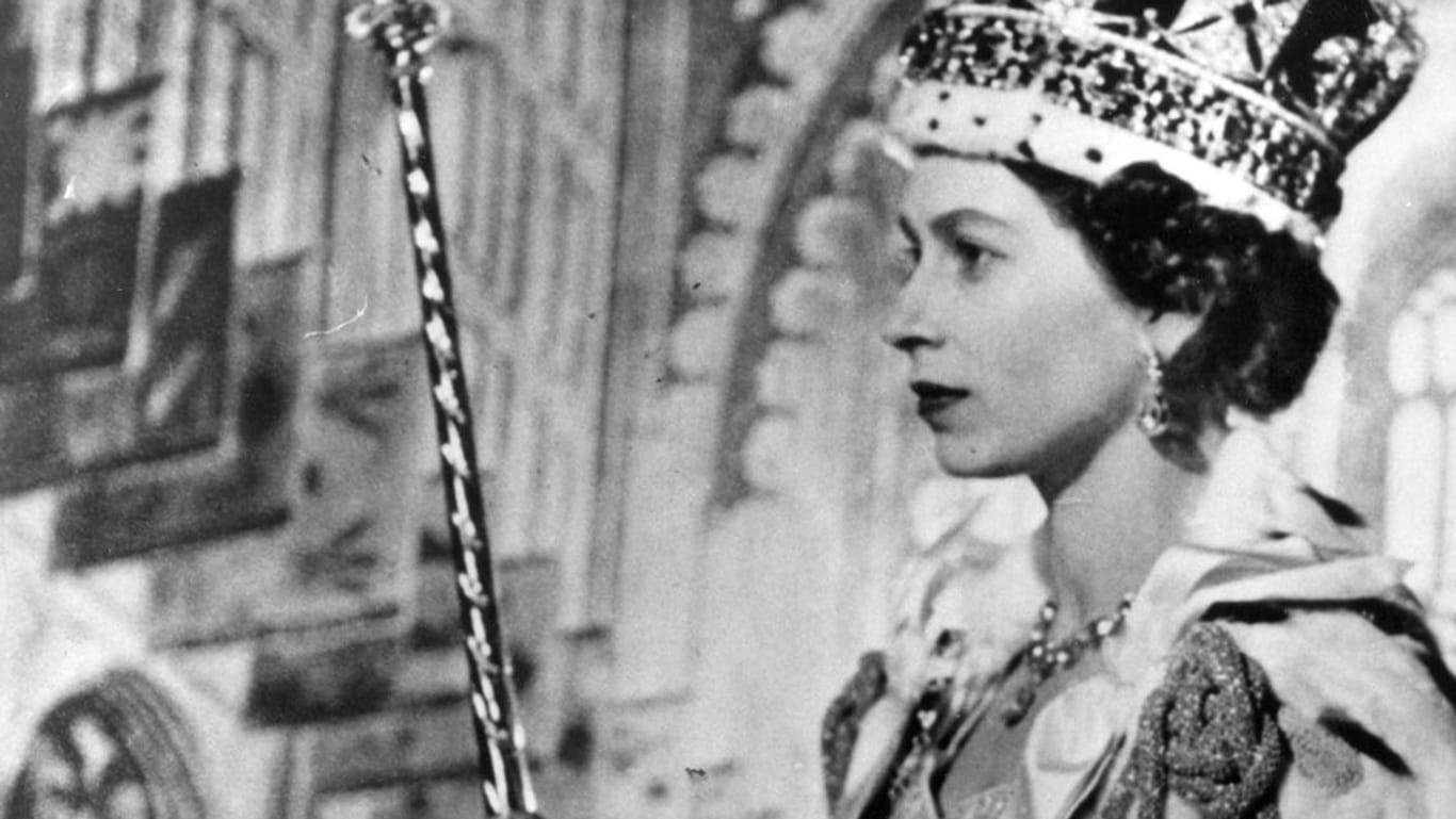 2. Juni 1953: Elizabeth II. wird in einer Zeremonie zur Königin gekrönt, den Thron bestieg sie bereits am 6. Februar 1952.