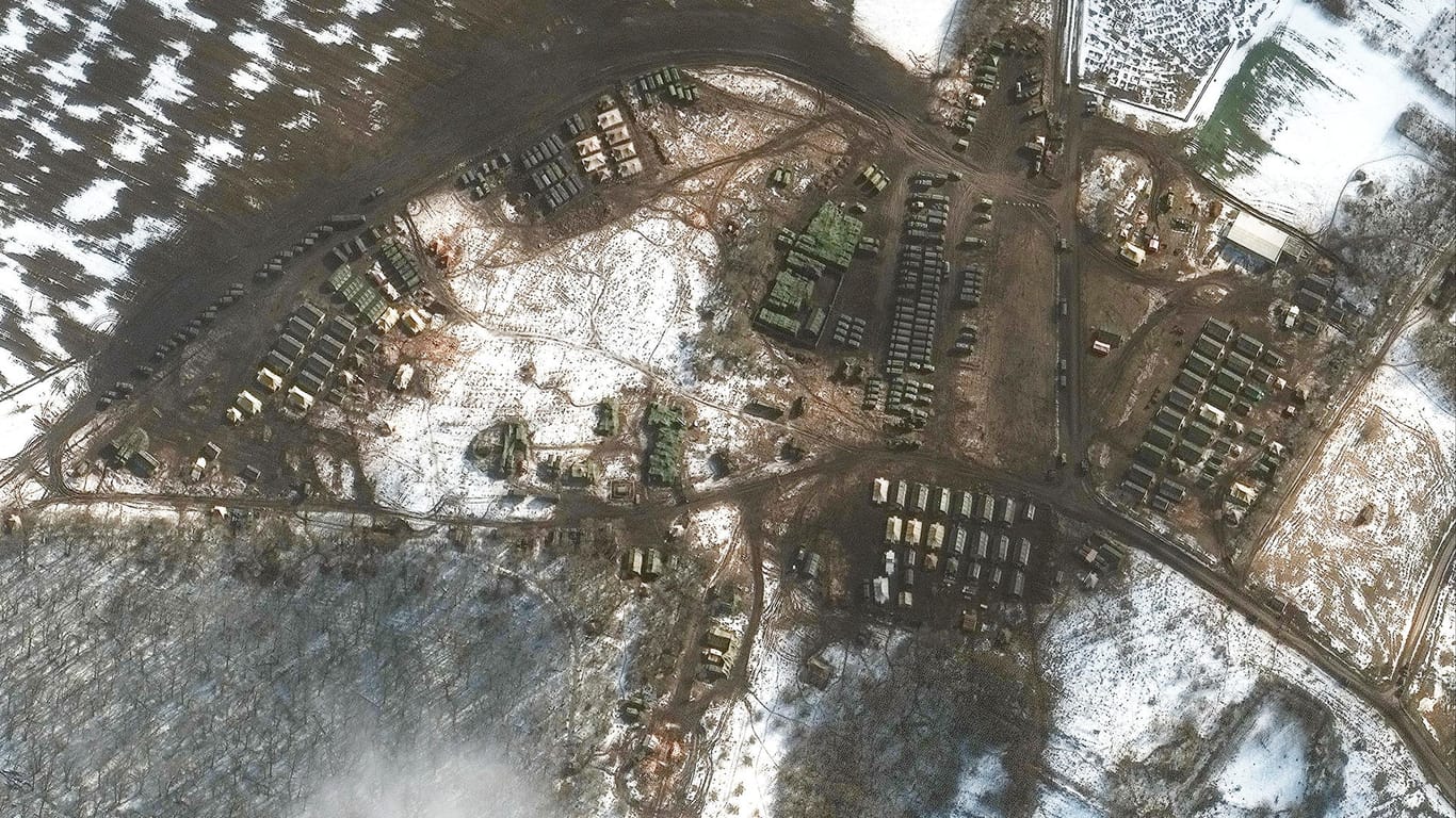 Das Satellitenbild zeigt eine Stationierung von Truppen in der Nähe von Belgorod an der Grenze zur Ukraine.