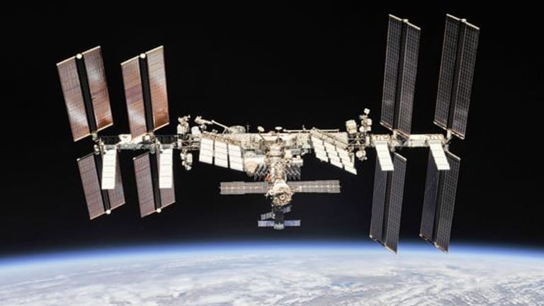 Die Internationale Raumstation ISS (Archivbild): Die ISS hat ihren Kurs wegen eines Trümmerfelds ändern müssen.