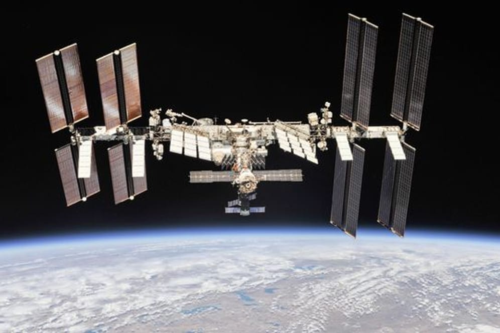 Die Internationale Raumstation ISS (Archivbild): Die ISS hat ihren Kurs wegen eines Trümmerfelds ändern müssen.