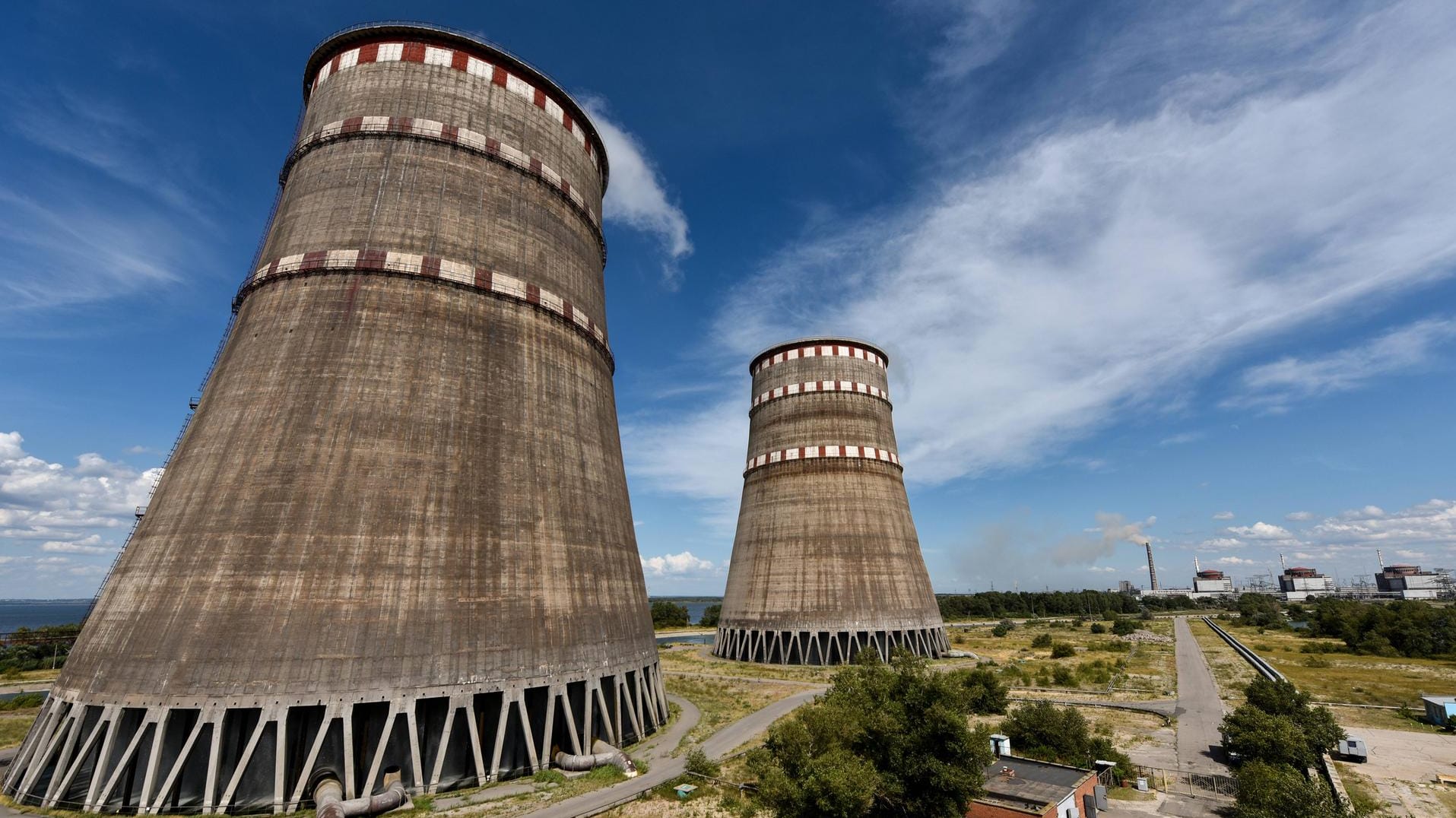 Kühltürme des Kernkraftwerks Saporischschja (Archivbild): Russische Truppen hatten das größte Atomkraftwerk Europas besetzt.