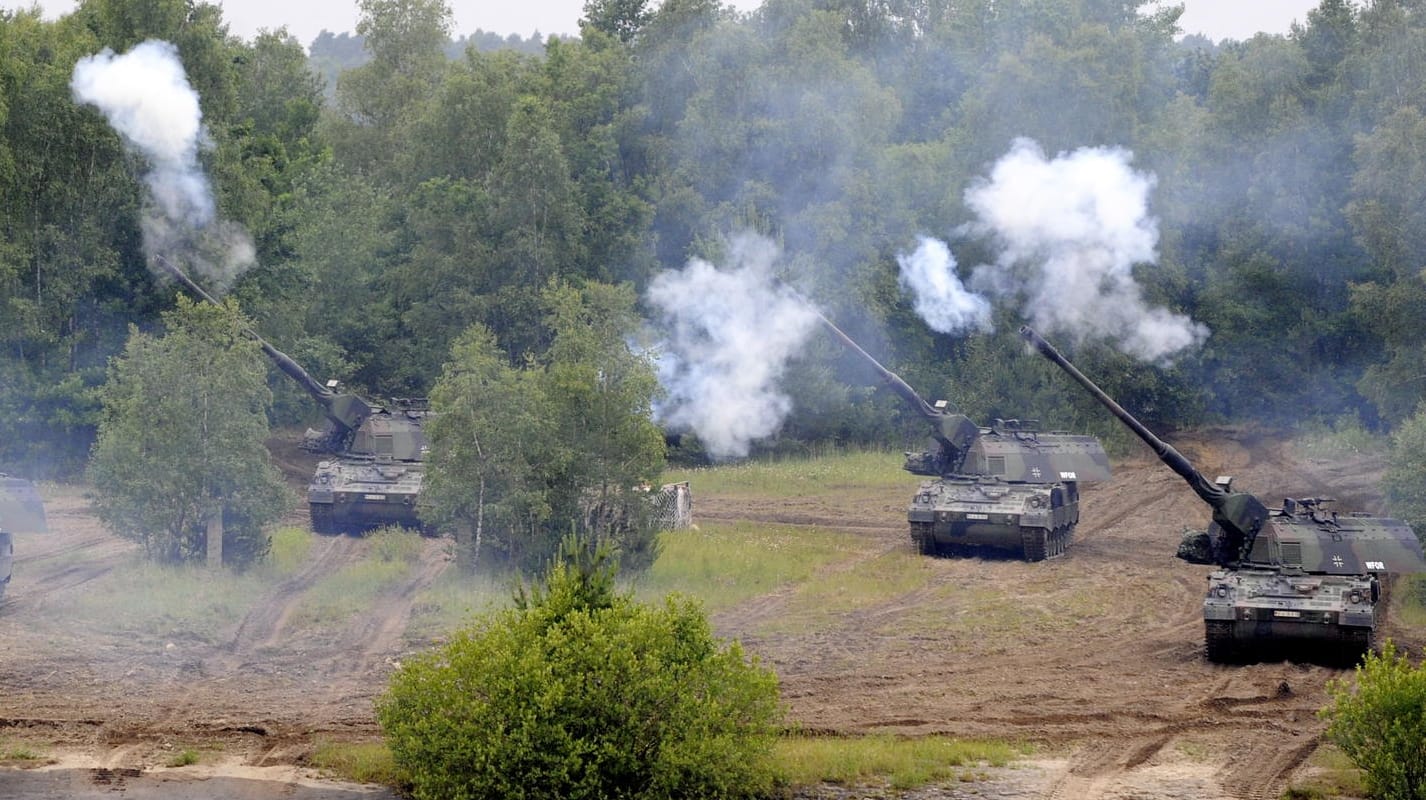 Die Panzerhaubitze 2000: Die Ukraine braucht dringend Artilleriesysteme, um den russischen Vormarsch im Osten des Landes zu stoppen.