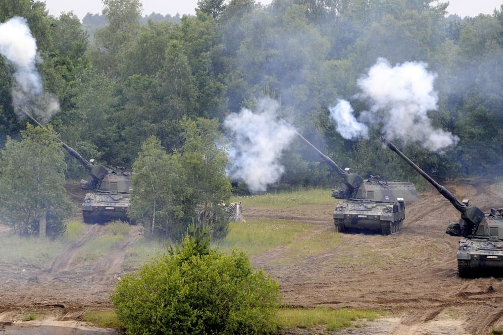 Die Panzerhaubitze 2000: Die Ukraine braucht dringend Artilleriesysteme, um den russischen Vormarsch im Osten des Landes zu stoppen.