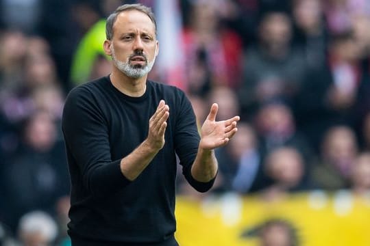 Stuttgarts Trainer Pellegrino Matarazzo will mit dem VfB den Klassenerhalt schaffen.