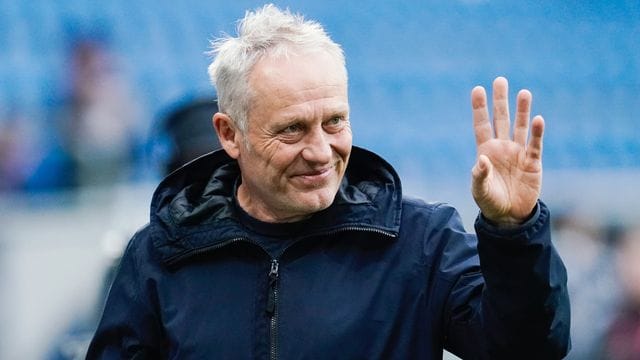 Freiburgs Chef-Trainer Christian Streich gewann mit seiner Mannschaft gegen Hoffenheim. Freiburgs Chef-Trainer Christian Streich gewann mit seiner Mannschaft gegen Hoffenheim.