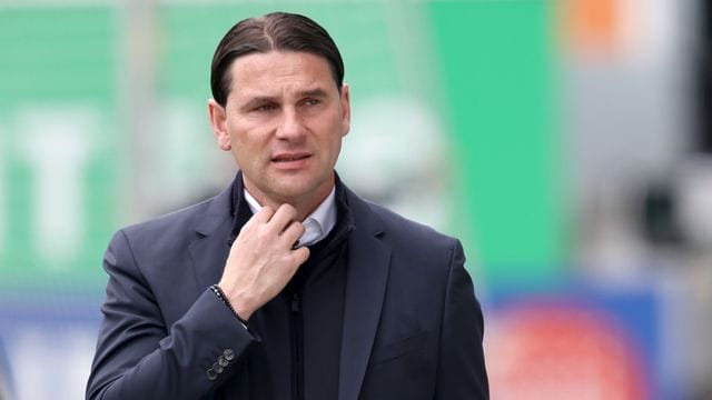 Leverkusens Trainer Gerardo Seoane trifft am Montag mir seinem Team auf Eintracht Frankfurt. Leverkusens Trainer Gerardo Seoane trifft am Montag mir seinem Team auf Eintracht Frankfurt.