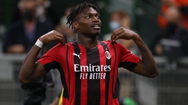 Rafael Leao schoss Milan gegen den AC Florenz zum Sieg. Rafael Leao schoss Milan gegen den AC Florenz zum Sieg.