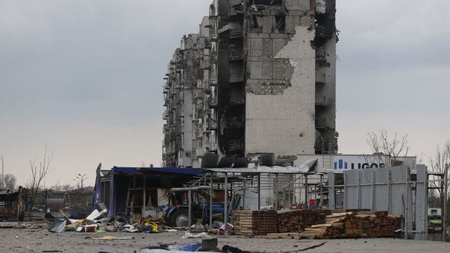 Nach russischen Angriffen: Ein beschädigtes Gebäude in Mariupol.