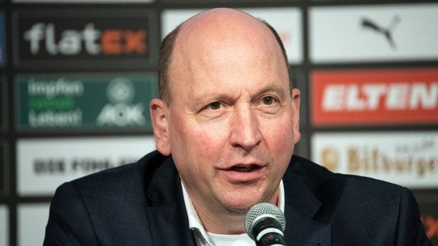 Stephan Schippers, Geschäftsführer von Borussia Mönchengladbach, geht von einem Umbruch im Verein aus. Stephan Schippers, Geschäftsführer von Borussia Mönchengladbach, geht von einem Umbruch im Verein aus.