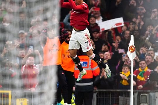 Cristiano Ronaldo feiert seinen Treffer für Manchester United.