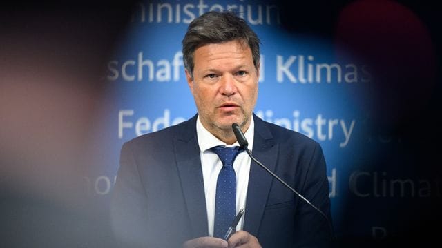 Bundeswirtschaftsminister Robert Habeck während einer Pressekonferenz.