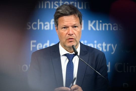 Bundeswirtschaftsminister Robert Habeck während einer Pressekonferenz.